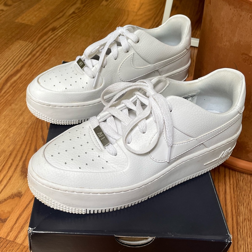 White Nike Air Force 1 Sage Low